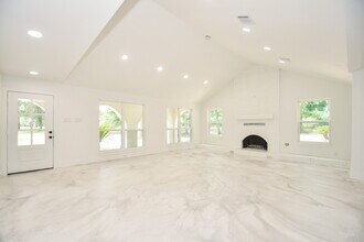 6914 Evergreen St in Magnolia, TX - Building Photo - Building Photo