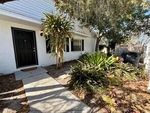 945 Burlwood St in Brandon, FL - Building Photo - Building Photo