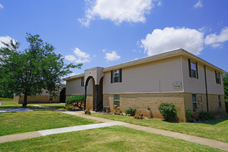 Reeds Landing Apartments in Edmond, OK - Building Photo - Building Photo