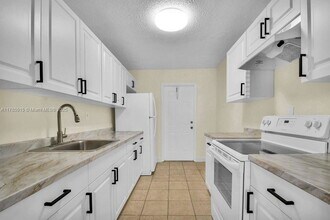 18957 NW 45th Ave in Miami Gardens, FL - Building Photo - Building Photo