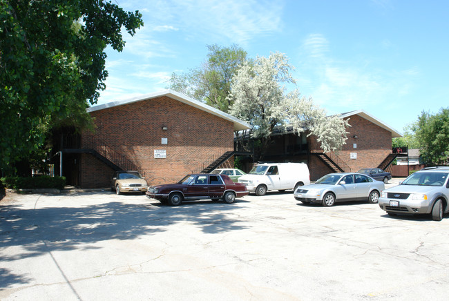 10315 W Lyndale Ave in Melrose Park, IL - Building Photo - Building Photo