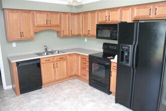 9111 Cedarwood Drive in Pewee Valley, KY - Foto de edificio - Building Photo