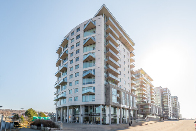 property at 15 Kings Wharf Pl