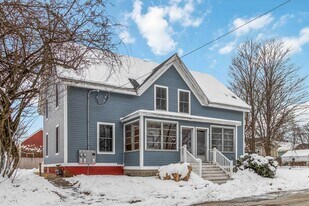 2 Elmwood St in Amesbury, MA - Building Photo