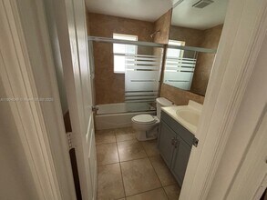 2577 NE 184th Terrace in North Miami Beach, FL - Building Photo - Building Photo