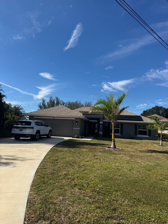 83 Tucuman St in Punta Gorda, FL - Building Photo