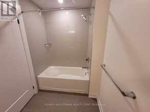 3220 William Colston Ave in Oakville, ON - Building Photo - Building Photo