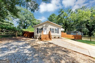 1810 Evans Dr SW in Atlanta, GA - Building Photo