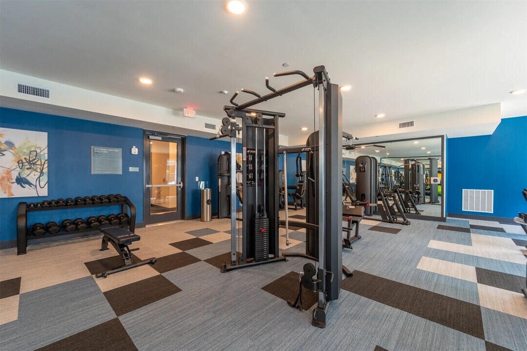 1690 North Loop in Houston, TX - Building Photo