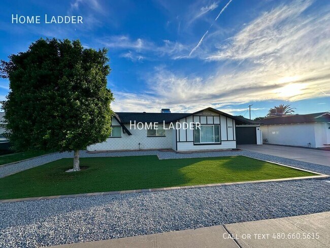 8323 E Sells Dr in Scottsdale, AZ - Building Photo - Building Photo