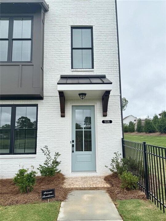 506 Healy Dr in Cumming, GA - Building Photo