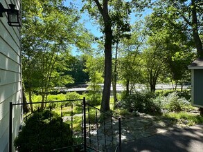 148 Flanders Rd in Stonington, CT - Building Photo - Building Photo