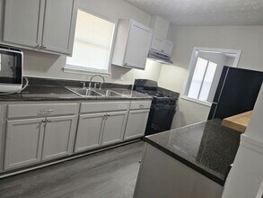 3046 Embry Way SE in Atlanta, GA - Building Photo - Building Photo