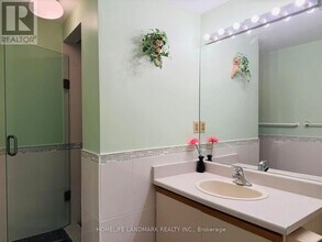 325 Wilfred Ave in Toronto, ON - Building Photo - Building Photo