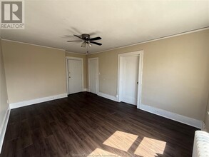 249 Pillette Rd in Windsor, ON - Building Photo - Building Photo