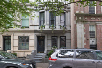 10 E 95th St in New York, NY - Building Photo - Building Photo