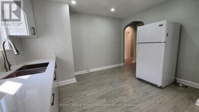 207 Olive Ave in Toronto, ON - Building Photo - Building Photo