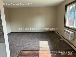 349 W Grand Ave in Beloit, WI - Foto de edificio - Building Photo