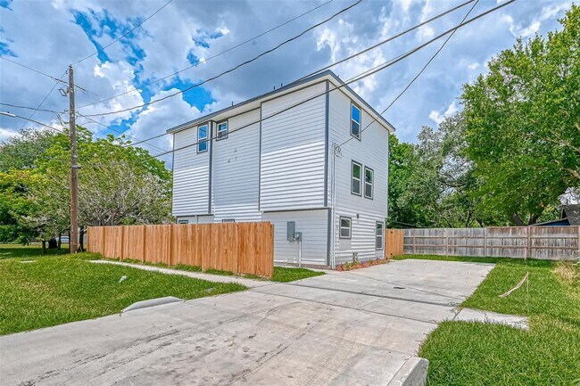 8125 Eastover St-Unit -A in Houston, TX - Building Photo - Building Photo