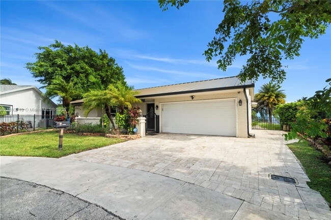 1901 NW 41st St in Oakland Park, FL - Building Photo - Building Photo