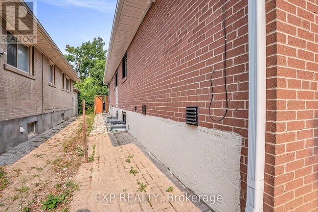 3-RM3 Bankfield Dr in Toronto, ON - Building Photo - Building Photo