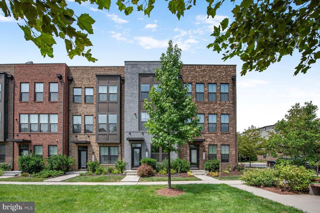 22186 McCormick Terrace in Ashburn, VA - Foto de edificio