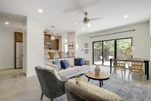 2101 Montopolis Dr, Unit 10 in Austin, TX - Building Photo
