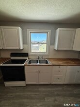 11 Roberts St in Bristol, CT - Foto de edificio - Building Photo