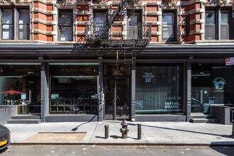 72-74 Thompson St in New York, NY - Foto de edificio - Building Photo