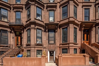 221 Berkeley Pl in Brooklyn, NY - Foto de edificio - Building Photo