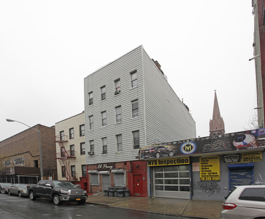 132 Meserole St in Brooklyn, NY - Building Photo