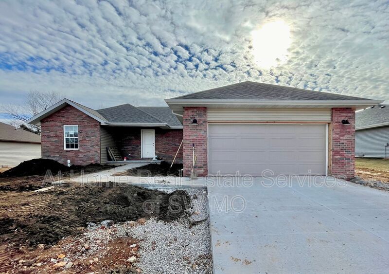 204 E Seminole St Photo