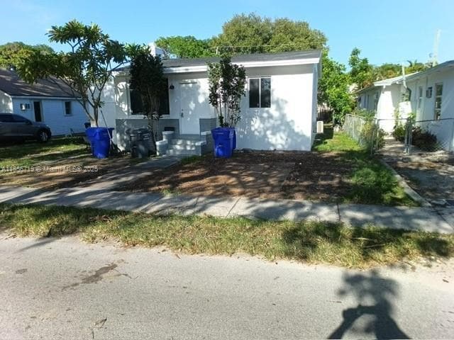 property at 1123 N 17th Ct