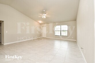 1217 SW 15th St in Cape Coral, FL - Foto de edificio - Building Photo