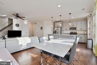 24553 Rosebay Terrace in Stone Ridge, VA - Foto de edificio - Building Photo