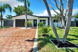 421 SE 14th Ave in Pompano Beach, FL - Building Photo - Building Photo