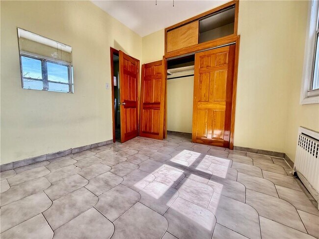 125 Bay 17th St-Unit -2R in Brooklyn, NY - Building Photo - Building Photo