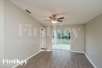 530 Melanie Cir in Melbourne, FL - Foto de edificio - Building Photo