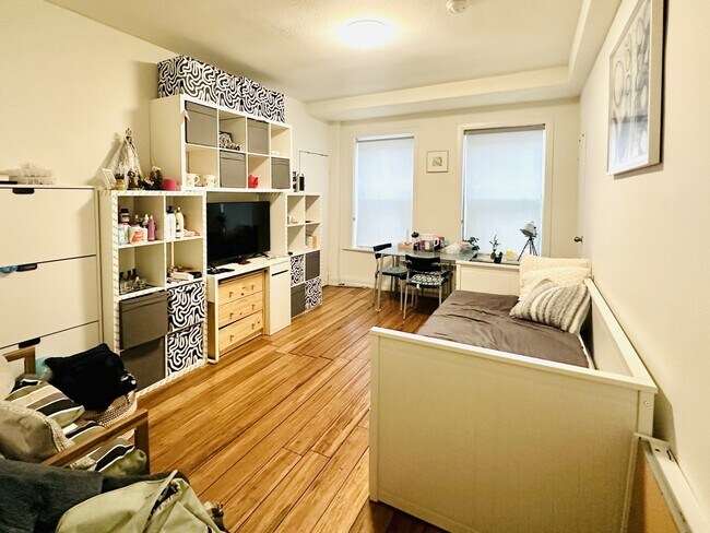 1554-1554 King St W in Toronto, ON - Building Photo - Building Photo