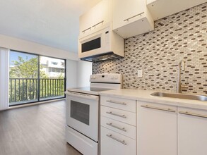 2255 W 5th Ave in Vancouver, BC - Building Photo - Building Photo