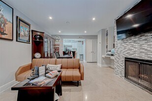 1860 White Oak Dr in Houston, TX - Building Photo