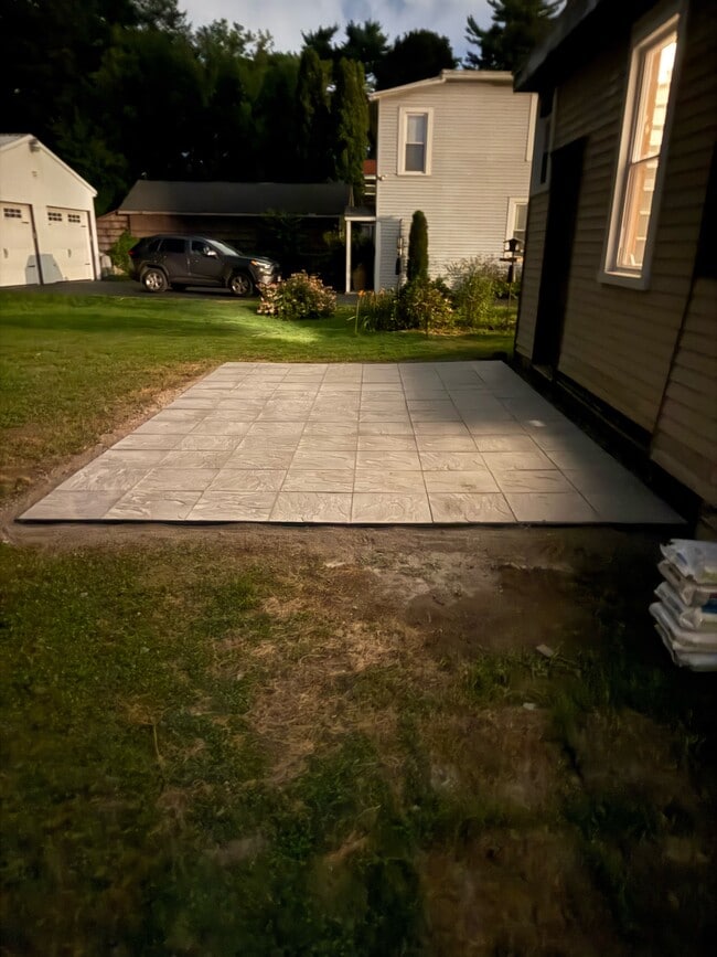 607 Tulip St in Liverpool, NY - Building Photo - Building Photo