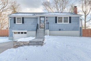 42 Northbrick Ln in Wethersfield, CT - Building Photo