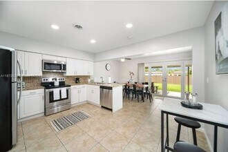 1769 NE 45th St in Oakland Park, FL - Building Photo - Building Photo