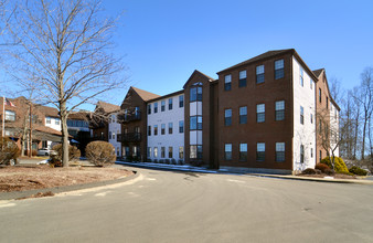 Holiday Cedar Woods in Branford, CT - Building Photo - Building Photo