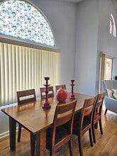 1068 Courtland Dr in Buffalo Grove, IL - Foto de edificio - Building Photo