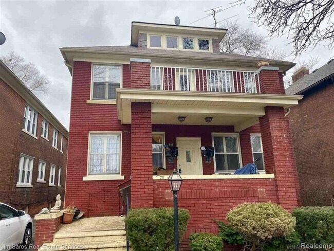 843 Beaconsfield Ave, Unit 1N