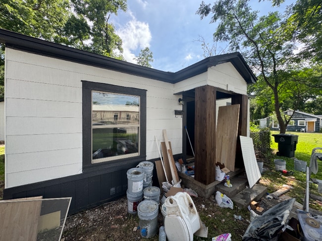 property at 1611 W Ave C