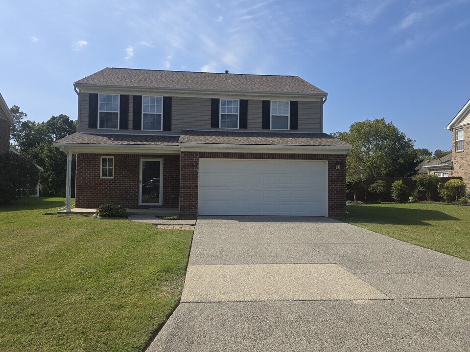 1015 Daniel Ln in Spring Hill, TN - Building Photo