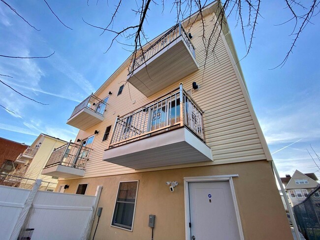 86 Oak St in Jersey City, NJ - Foto de edificio - Building Photo